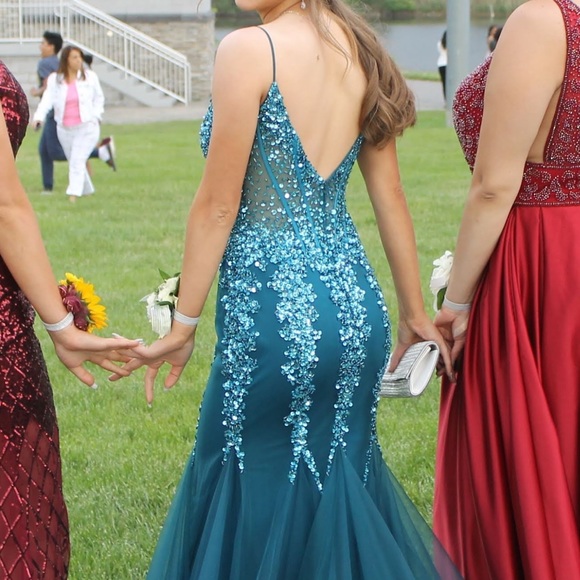 Blue mermaid prom dress ! Beautiful , worn once for prom in 2018 - Picture 4 of 4